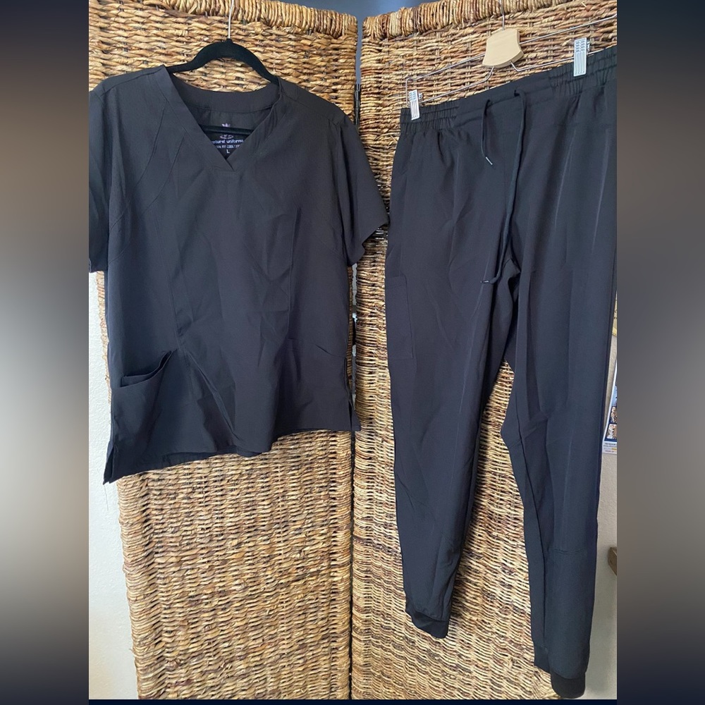 Scrub set